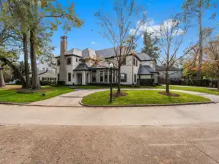 Luxurious Living in River Oaks