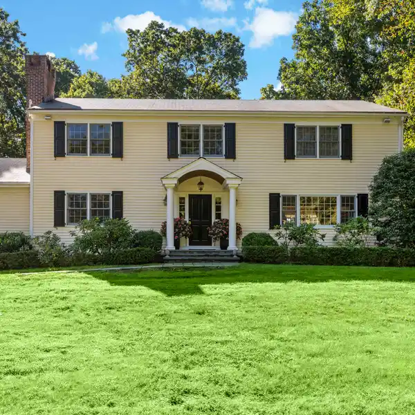 STYLISH AND FUNCTIONAL FAMILY RETREAT