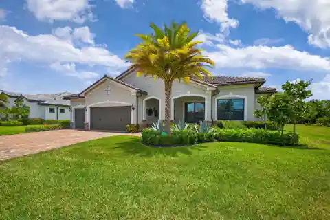 Unparalleled Elegance on a Spacious Lot in Ancient Tree