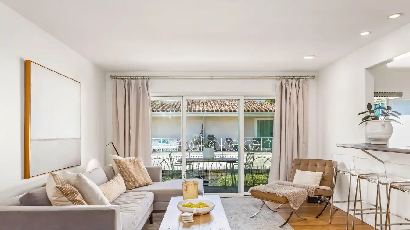 Light-filled Top-floor Condo