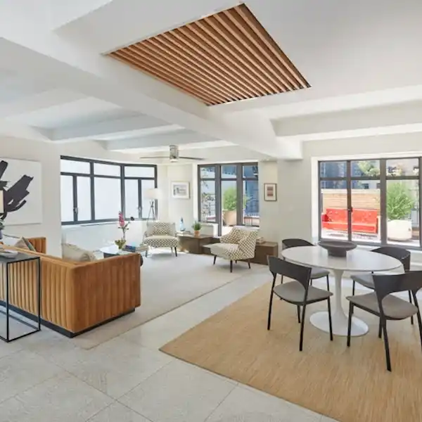 REMARKABLE RESIDENCE IN THE HEART OF MIDTOWN MANHATTAN