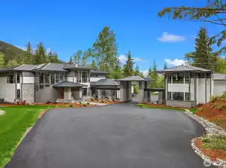 Luxurious Modern Home in Uplands Reserve