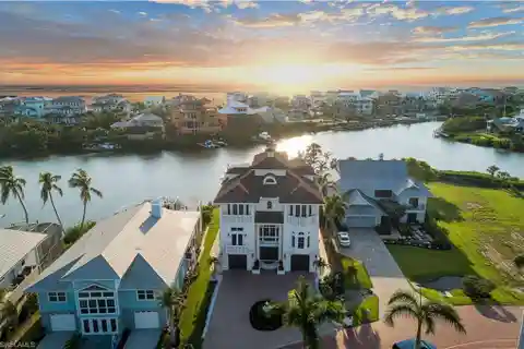 Beautiful Bay-View Home in Barefoot Beach