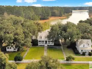 Quintessential Ford Field and River Club Residence