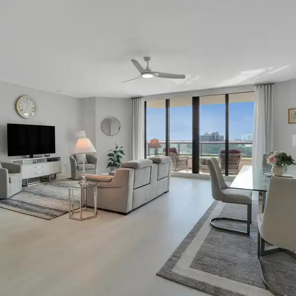 ATTRACTIVE FULLY REMODELED CONDO