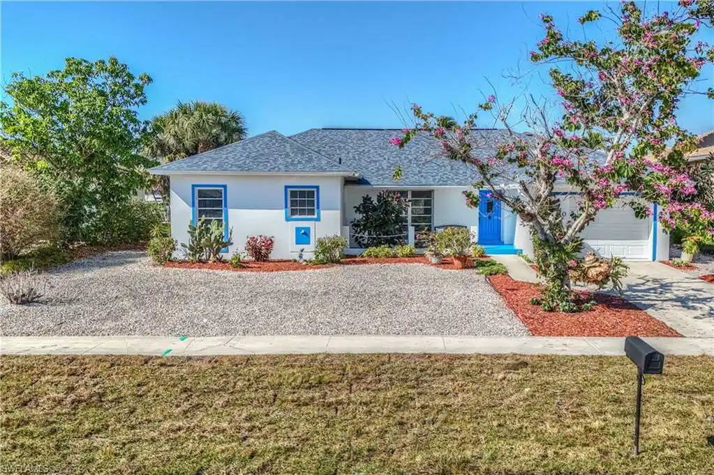 Charming Canal-front Home with Breathtaking Views