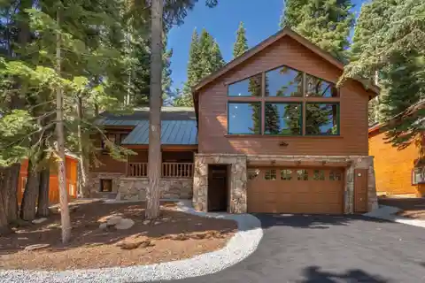 Alpine Elegance with Expansive Chalet Comfort
