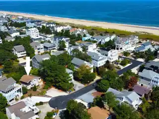 Charming Coastal Cottage with Ocean Breezes