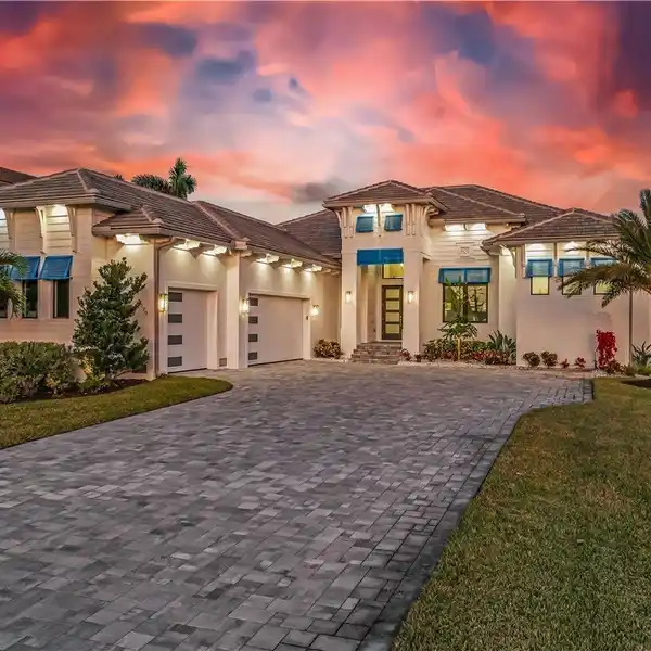 EXQUISITE COASTAL CONTEMPORARY MASTERPIECE