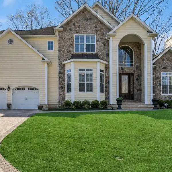 EXQUISITE COLONIAL HOME IN STERLING WOODS