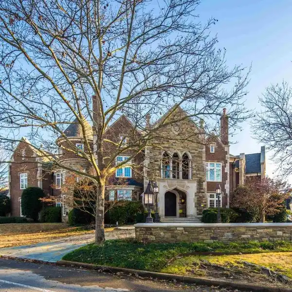 THE MOST ICONIC HOME IN SOUTHWIND