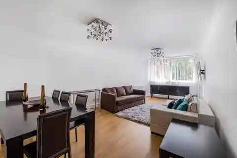 Beautifully Refurbished Two-bedroom Apartment