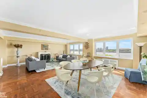 Tremendous Ten Facing the River