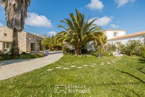 Elegant Coastal Retreat with Guest House