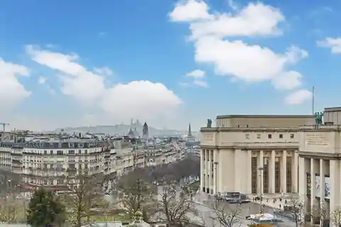 Fully Furnished Trocadéro Residence with Parking