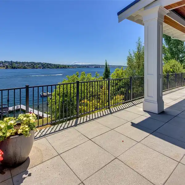 LIKE A NANTUCKET RETREAT ON LAKE WASHINGTON