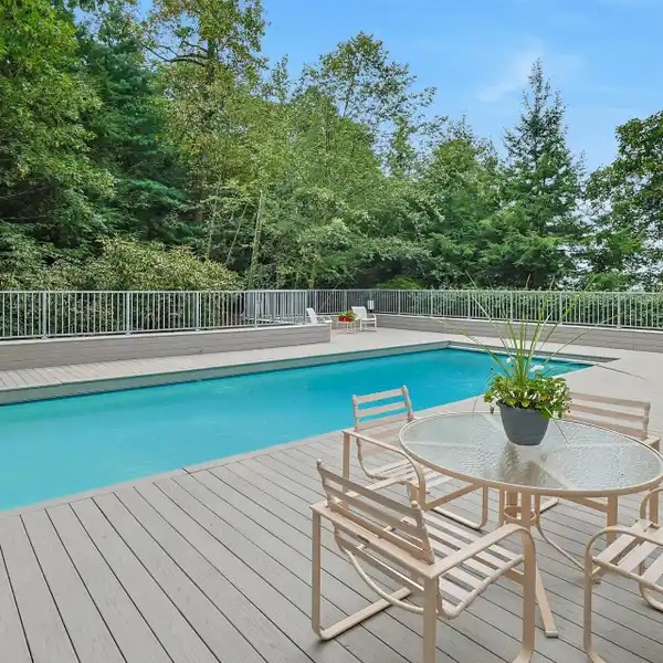 RARE CONTEMPORARY HOME IN SLEEPY HOLLOW COUNTRY CLUB