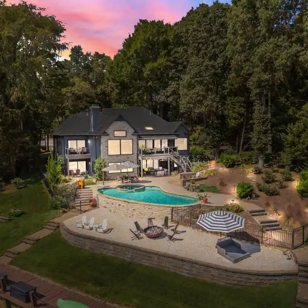 EXCEPTIONAL WATERFRONT RESIDENCE