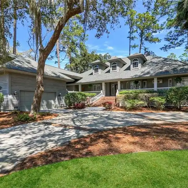 CLASSIC LOW COUNTRY BEAUTY