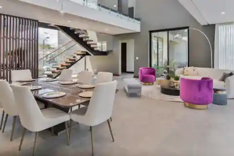 Agata Contemporary Home