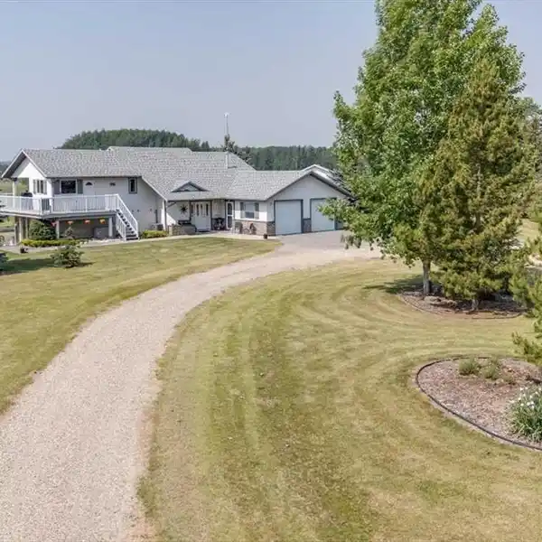 MANICURED COUNTRY RETREAT ON 160 ACRES