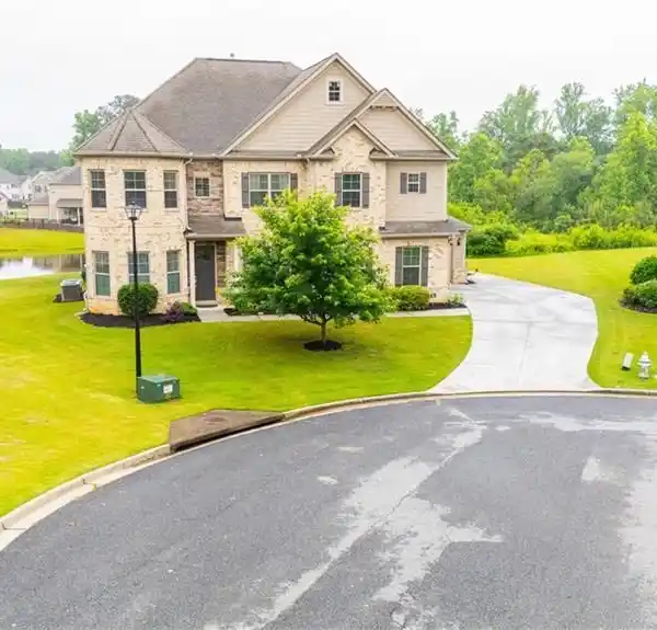 LUXURY MEETS LIFESTYLE ON A QUIET CUL-DE-SAC