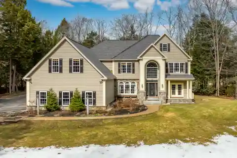 Extraordinary Residence in Desirable Scarborough Neighborhood