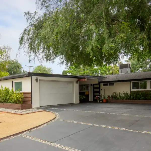 TIMELESS EXAMPLE OF MIDCENTURY MODERN DESIGN
