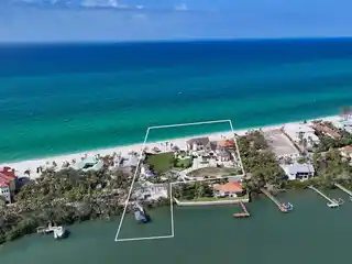 A Piece of Paradise on Casey Key