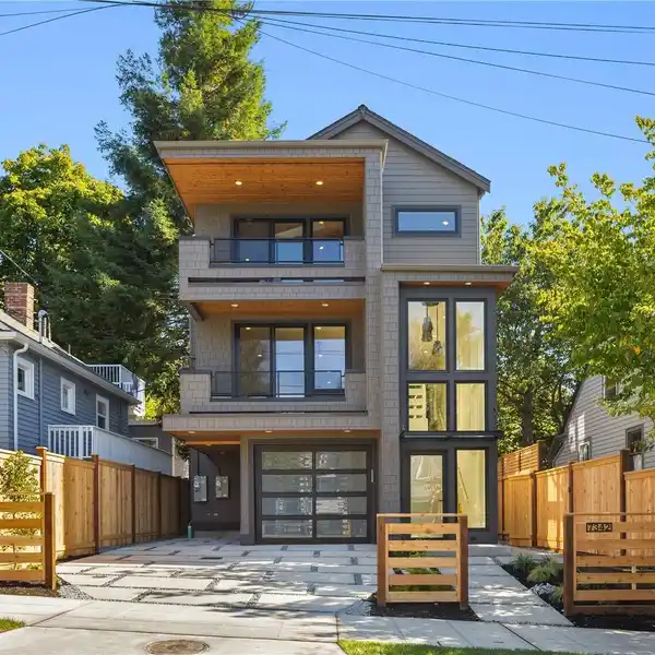 CONTEMPORARY LUXURY WITH REFINED AMBIANCE