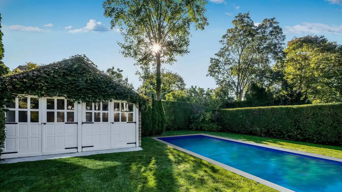 Renovated Beach Cottage in the Village of Southampton
