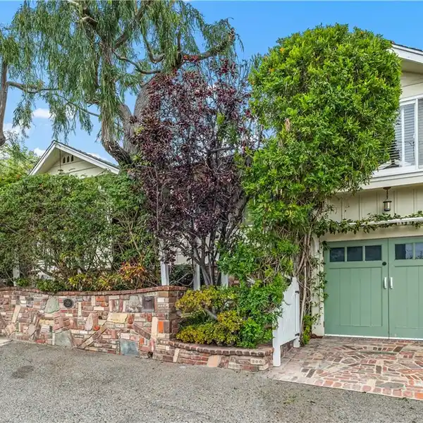HISTORIC 1936 COTTAGE