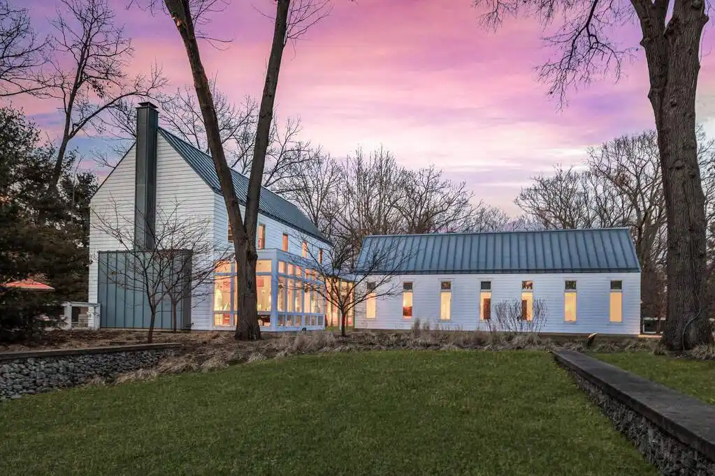 Modernist Home in Timber Lane Estates