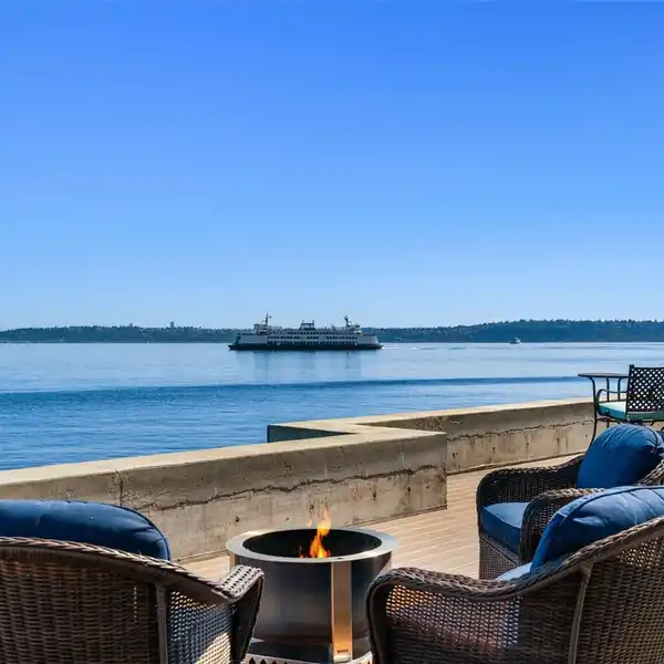 BEAUTIFULLY APPOINTED HOME ON PUGET SOUND