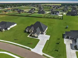 Sophistication and Comfort in Addington Farms
