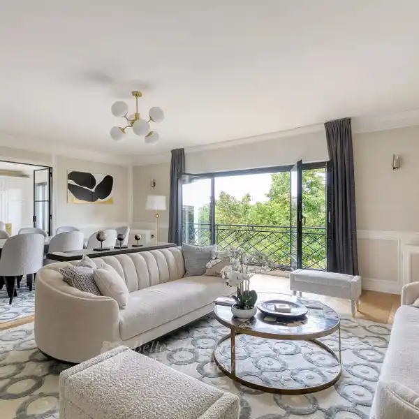 ENTIRELY RENOVATED APARTMENT WITH EXCEPTIONAL VIEWS