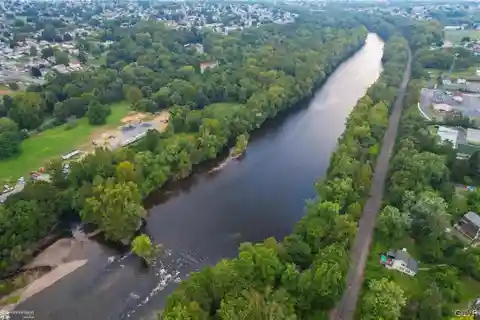 34 Acres on the Lehigh River