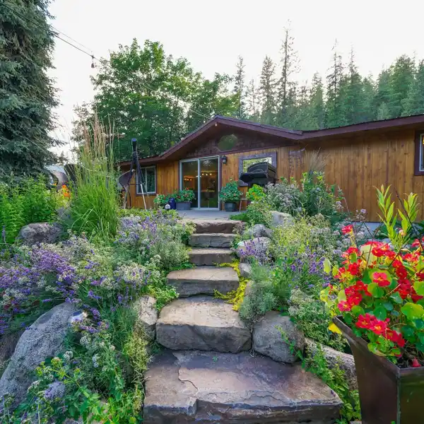 VERSATILE FIVE-ACRE PARADISE