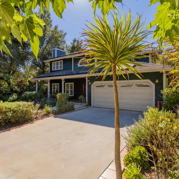 PEACEFUL HOME WITH TRANQUIL OUTDOOR RETREAT
