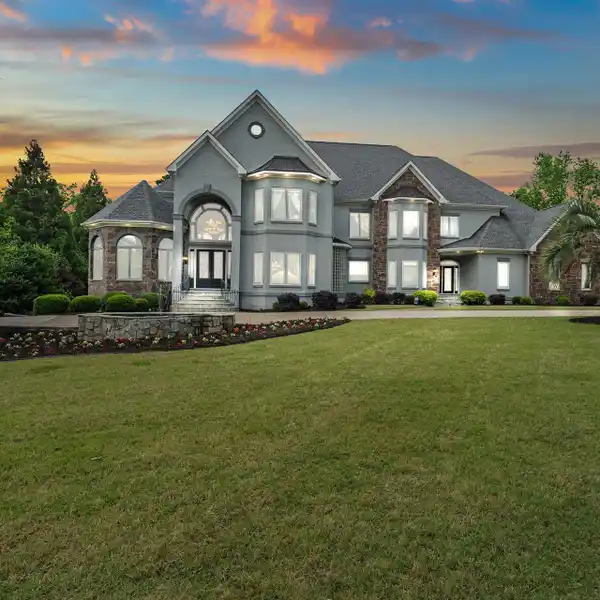 ARCHITECTURAL LUXURIOUS MASTERPIECE