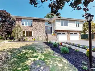 Beautifully Renovated and Spacious Residence