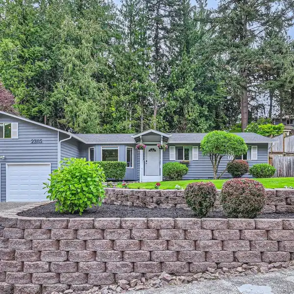 BEAUTIFULLY UPDATED OPEN-PLAN HOME