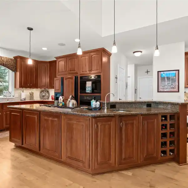 ABSOLUTELY BEAUTIFUL CUSTOM-BUILT HOME