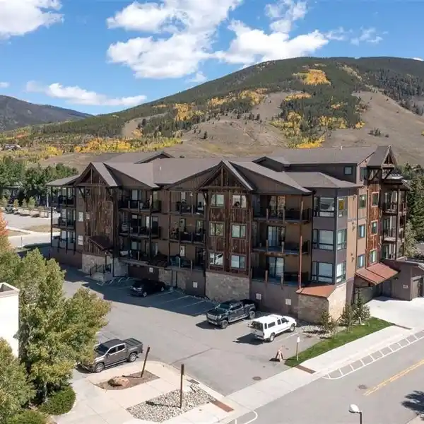 WARM AND INVITING HOME WITH SWEEPING MOUNTAIN VIEWS