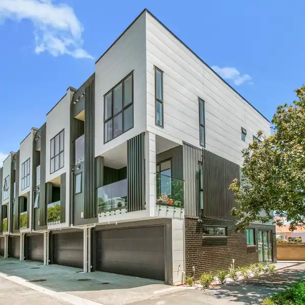 EXCEPTIONAL CONTEMPORARY TOWNHOUSE