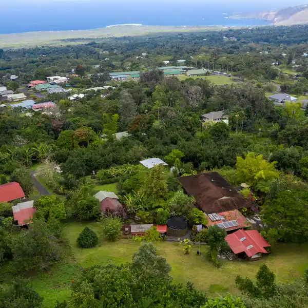 SUSTAINABLE FARM RETREAT IN CAPTAIN COOK
