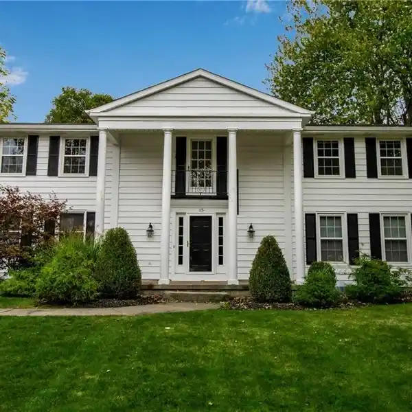 BEAUTIFUL CLASSIC SUN-FILLED COLONIAL