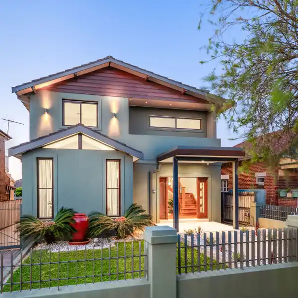 COMFORTABLE FAMILY RESIDENCE WITH GRAND PROPORTIONS