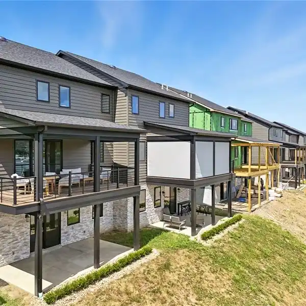 WHERE LUXURY LIVING MEETS UNPARALLELED CONVENIENCE