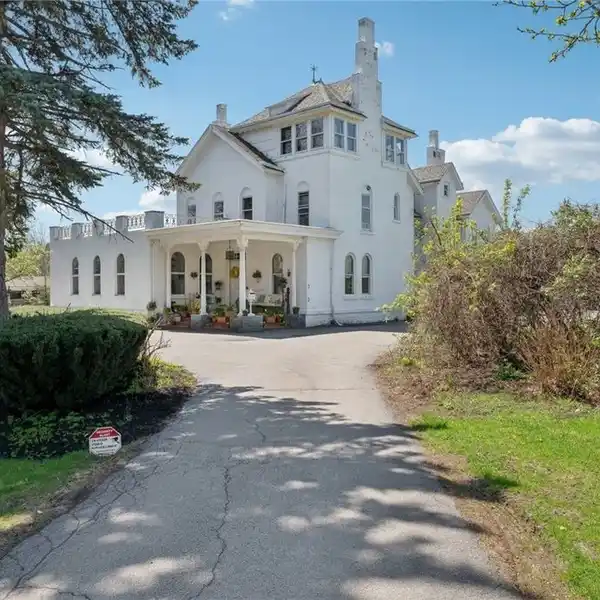 EXQUISITE MANSION WITH A RICH HISTORY
